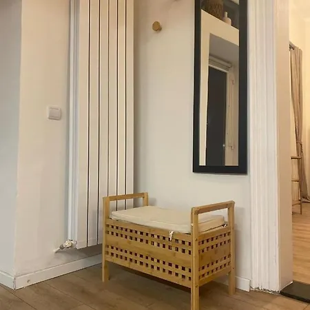 Apartment Yellow *