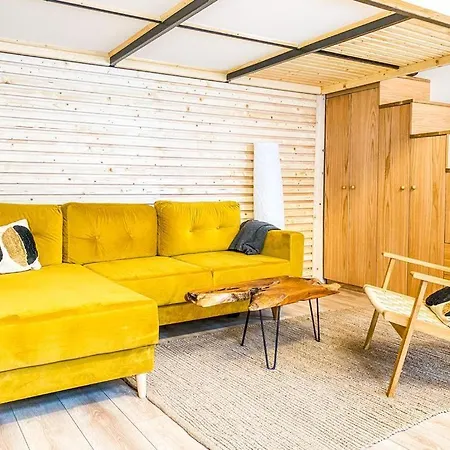 Apartment Yellow *