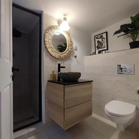 Apartment Yellow *